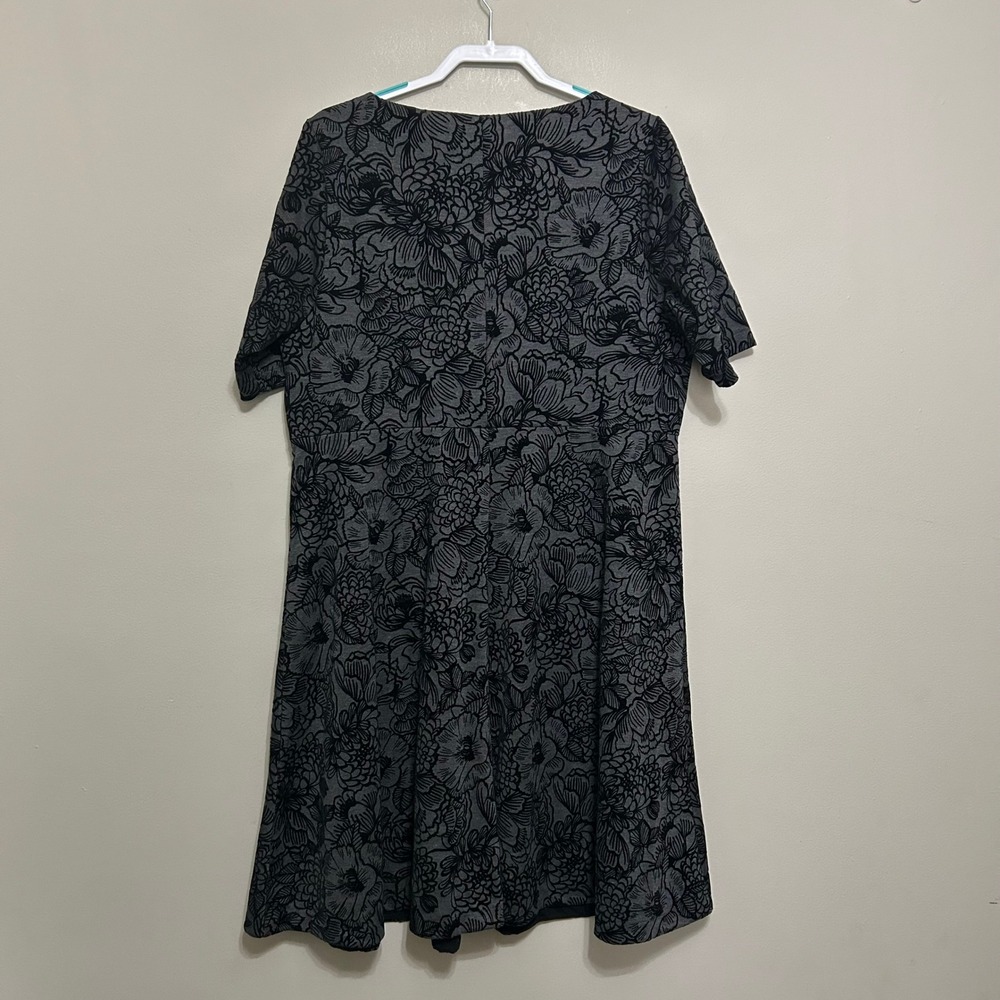 Lands' End Women's Dress 1X 16W-18W Gray Black Velvet Floral Fit & Flare NWT - Picture 2 of 11